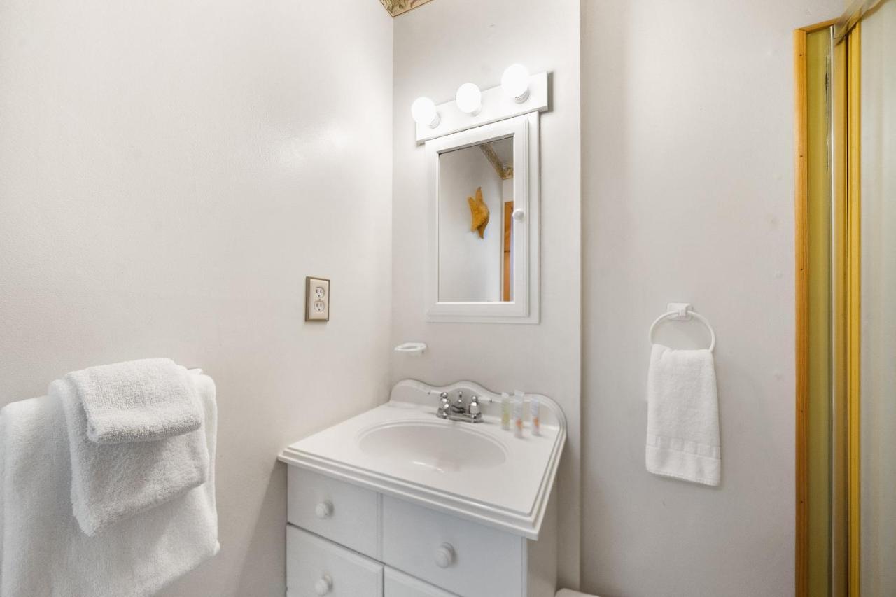 Cozy Condo By Tripp Lake Warrensburg Εξωτερικό φωτογραφία