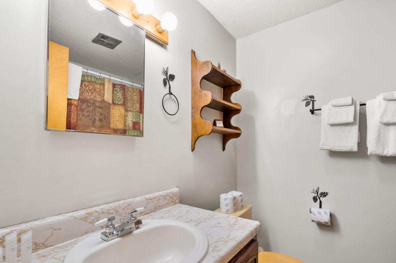 Cozy Condo By Tripp Lake Warrensburg Εξωτερικό φωτογραφία