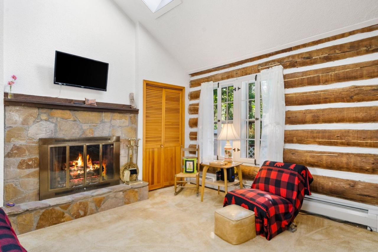 Cozy Condo By Tripp Lake Warrensburg Εξωτερικό φωτογραφία