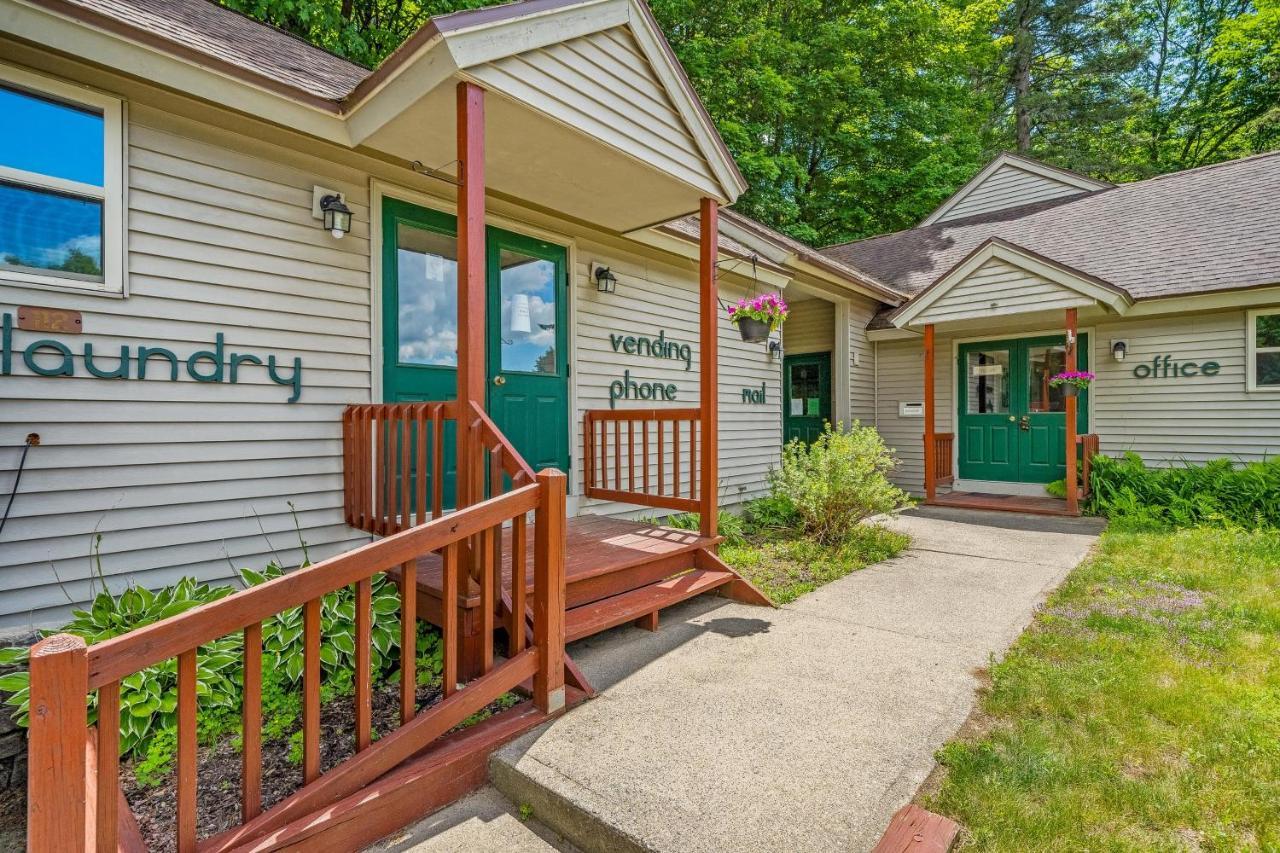 Cozy Condo By Tripp Lake Warrensburg Εξωτερικό φωτογραφία
